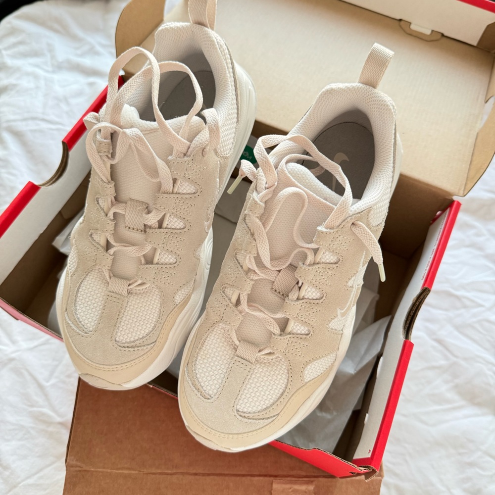 Adidas Tech Hera sneakers size 5